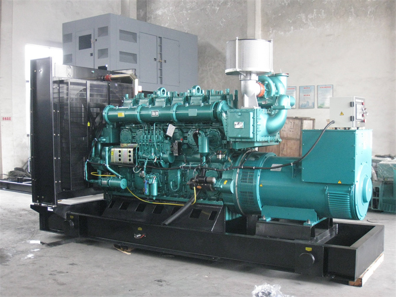 河池200KW 柴油发电机的油耗是多少？