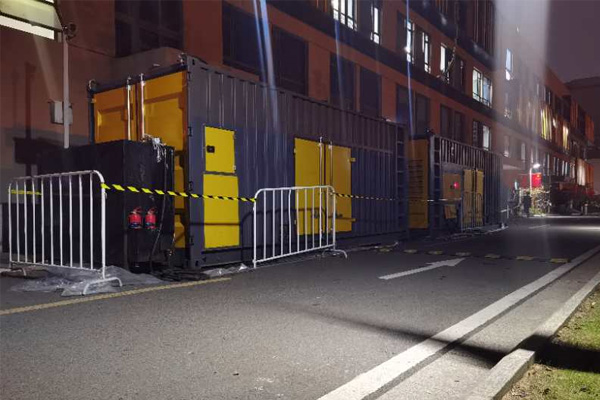 河池柴油发电机组的输出电压是如何调节的？