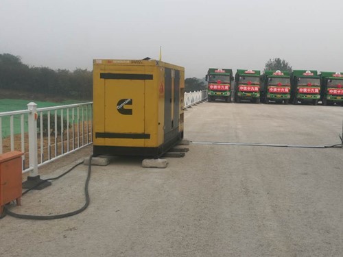 河池电力系统的稳定性和设备兼容性如何影响发电机组的频率规格？