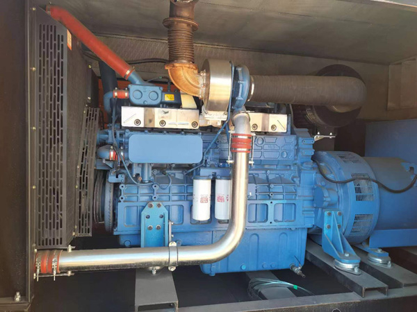 河池燃油消耗率与进气温度的具体关系是什么？