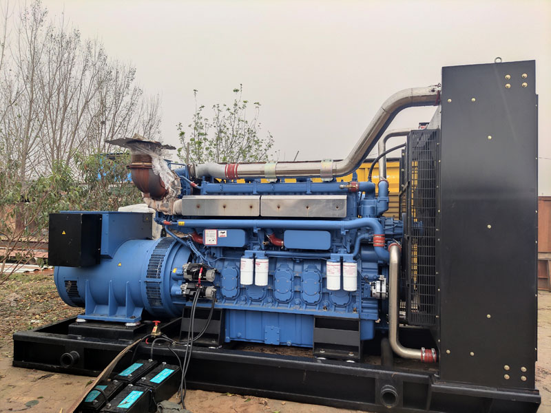 河池柴油发电机组更换机油时，应遵循哪些步骤？